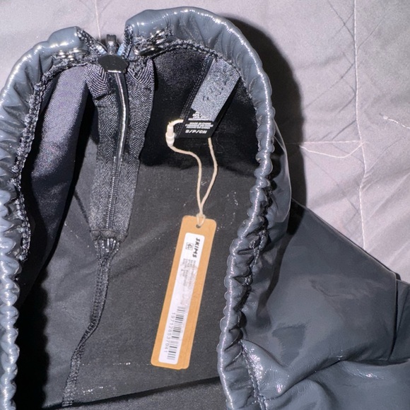 SKIMS VINYL SKIRT - Picture 4 of 13